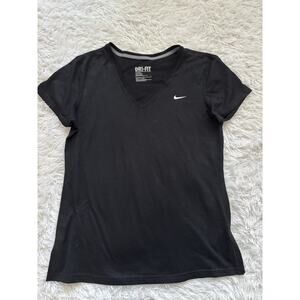 Nike Dri Fit "Regular fit" women's sz.L classic black v neck tee